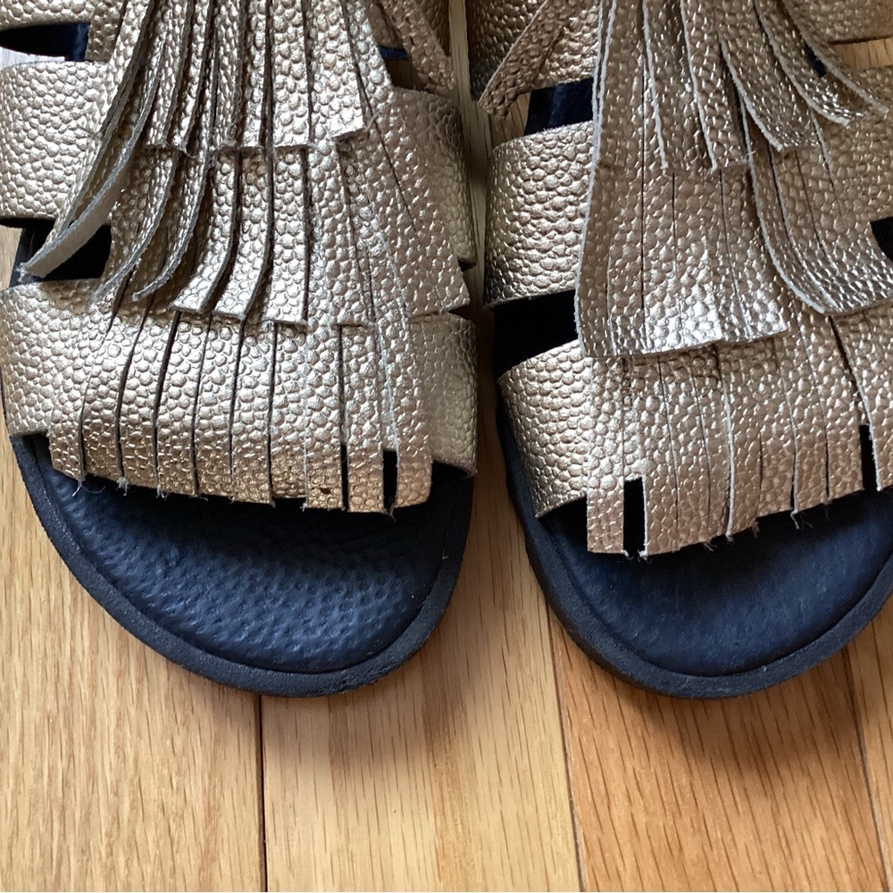 Gold gladiator leather sandals, fringe, like new, fit 6.5 - Picture 5 of 15